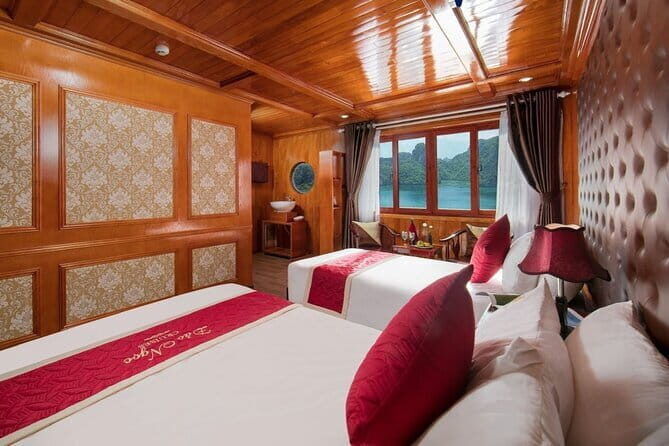 2 Days 1 Night Lan Ha, Ha Long Bay Tour With Licensed Guide - Detailed Review of the Lan Ha and Ha Long Bay Experience