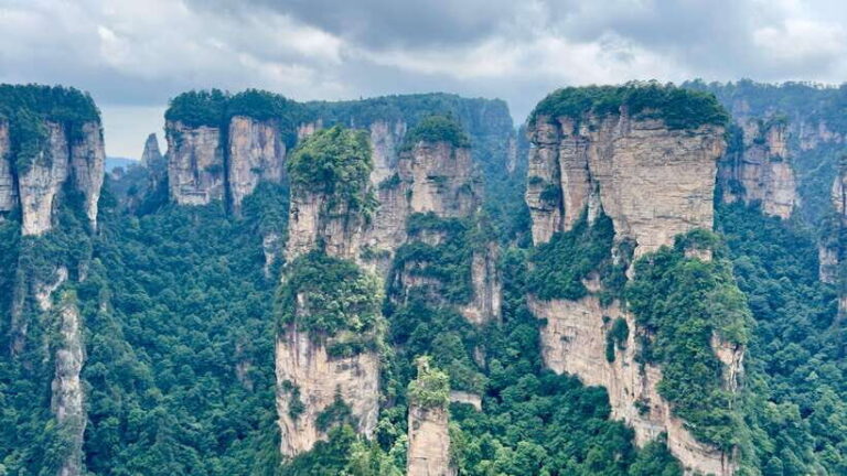 2 Days Classic Tour to ZJJ National Forest Park & Tianmen Mt - Day 2: Tianmen Mountain & Its Daring Attractions