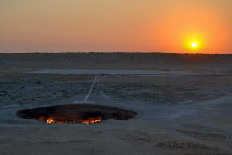 2 Days Private and Guided Cas Crater Tour from Uzbekistan - Practical Considerations