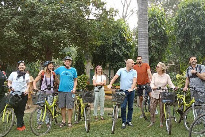 3.5-Hours South Delhi Private Bike Tour with Lodi Art District - The Food and Market Experience