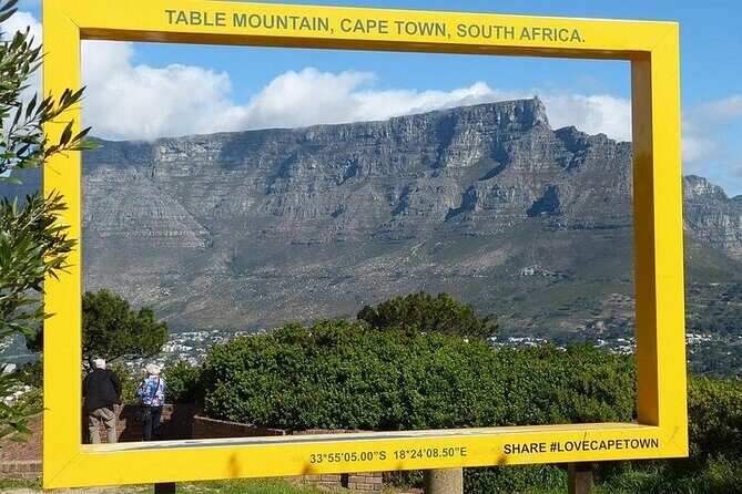 3-Day Private Guided Tour to Cape Town Top Attractions - Day 2: Wine, Wildlife, and Natural Beauty