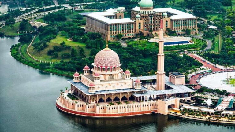 3D2N Kuala Lumpur, Batu Caves, Genting & Putrajaya Tour - What to Expect Each Day