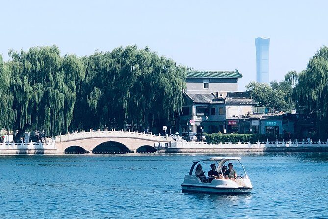 4-Hour Private Tour: Jingshan Park, Hutong & JinDing Xuan Dim Sum - Wandering Through Hutongs and Historic Streets