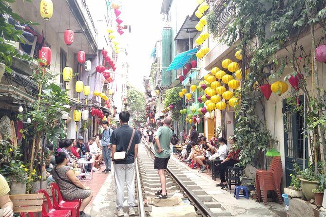 4 Hours Private City Tour with Highligh Train Street - The Iconic Hanoi Train Street: A Thrilling and Photogenic Spot