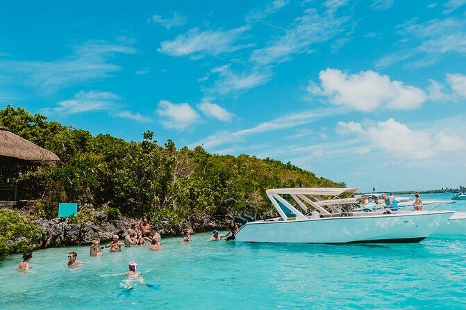5 Islands Speedboat Cruise incl. Snorkeling in Blue Bay + Lunch at Ile aux Cerfs - What’s Included and What’s Not