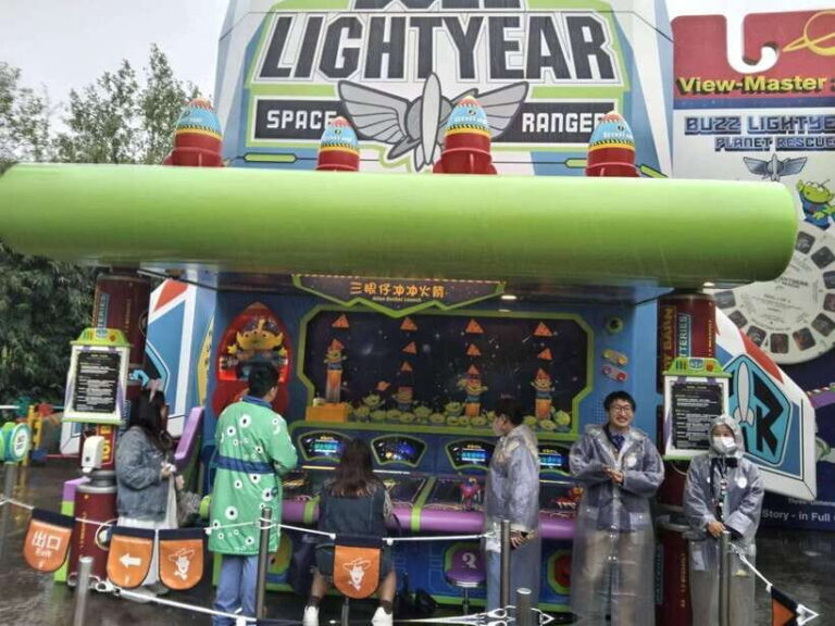 6 hour private tour in Disneyland - Interactive Games and Unique Experiences