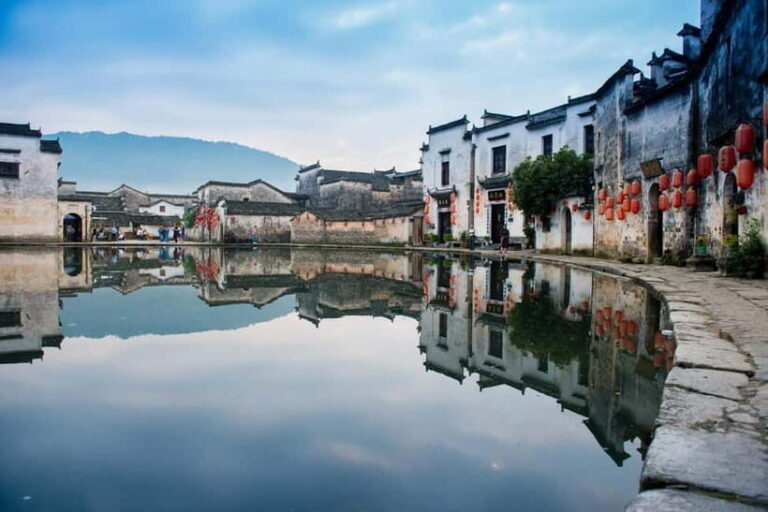 7-Day Shanghai Cityscape & Huangshan Landscape Tour - From City Streets to Ancient Water Towns: Zhujiajiao & Huangshan
