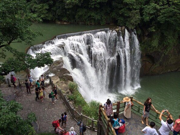7-Hour Jiufen Night View, Shifen Waterfall & Raohe Market Tour - Value for Money and Overall Impression
