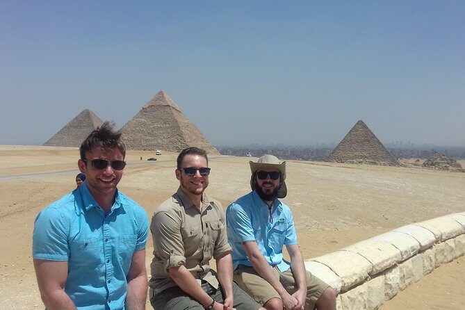 8-Hour Private Tour to the Pyramids of Giza and Saqqara from Cairo - First Stop: Pyramids of Giza