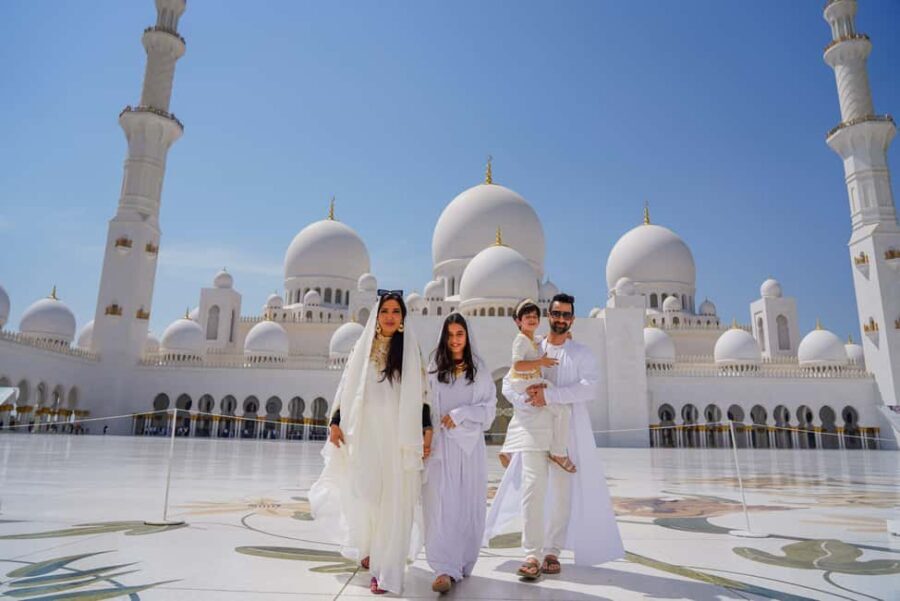 Abu Dhabi: Guided Walking Tour at Sheikh Zayed Grand Mosque - An Inside Look at the Sheikh Zayed Grand Mosque Tour