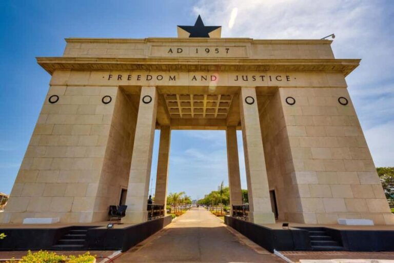 Accra: Whirlwind Guided City Tour by Car with Entry Fees - The Kwame Nkrumah Mausoleum: Paying Respect to a Nation’s Founding Father