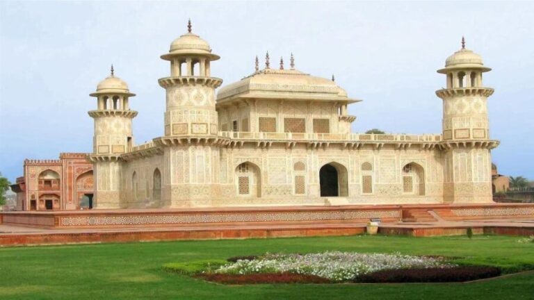 Agra: 3-Day Golden Triangle Tour To Jaipur & Delhi - Transportation and Group Size