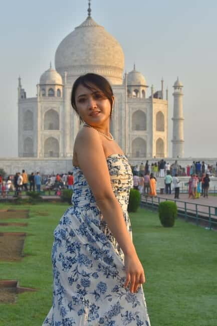 Agra Local Sightseeing with Sunrise or Sunset Experience - Visiting Agra Fort: Mughal Grandeur