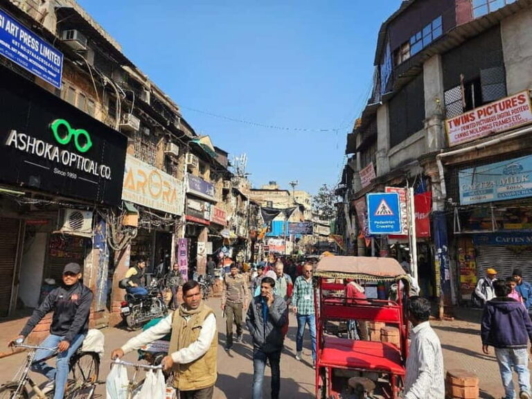 Agra: Street Food Tour with Spice Market on Tuk-Tuk Ride - Exploring the Spice Market on a Rickshaw
