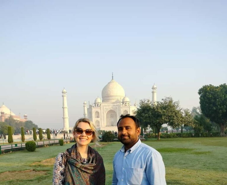 Agra: Taj Mahal Guided Tour with Photographer & Rental Saree - Arriving at the Taj Mahal: What to Expect