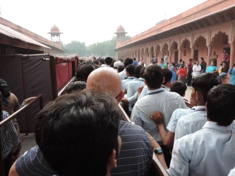 Agra: Taj Mahal Jump the Queue Entrance Ticket - What to Expect on the Tour