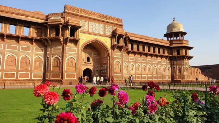 Agra: Taj Mahal Skip-the-line Guided tour with Transfer - A Deep Dive into the Experience