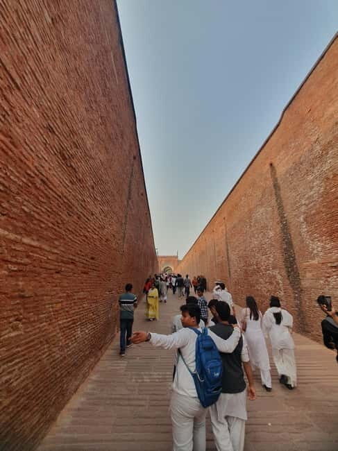 Agra: Taj Mahal Vip tickets with Professional Photographer - FAQs
