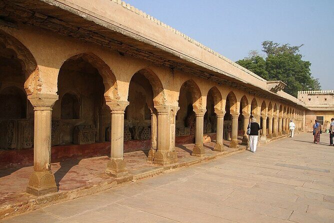 Agra to Jaipur city Private transfers visiting stepwell & Sikri - Who Should Consider This Tour?
