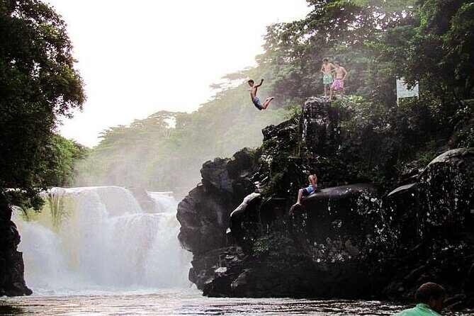 All inclusive CATAMARAN with BBQ : Ile aux cerf & GRSE waterfall - The Catamaran Experience: Fun on the Water