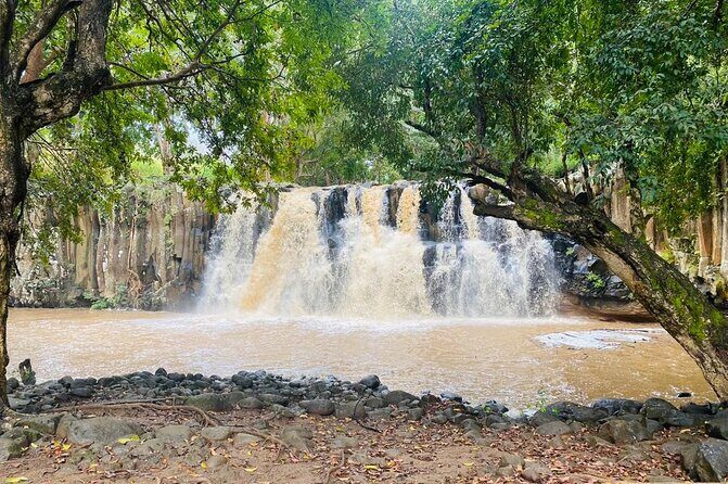 All Inclusive Full Day Tour: Chamarel Rhumrie,7-Coloured & Lunch - Practical Details and Considerations