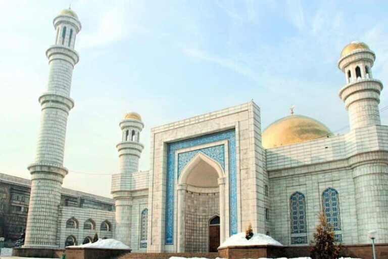 Almaty : Must-See Private Walking tour - Exploring Almatys Highlights with a Local Guide