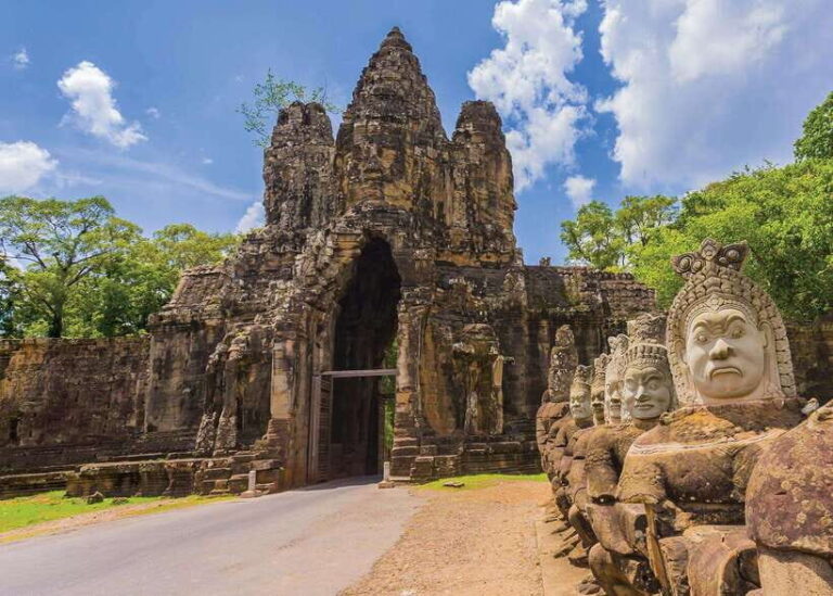 Amazing Cambodia 5 Days Private Tour Phnom Penh & Siem Reap - Exploring Phnom Penh: A City of Contrasts