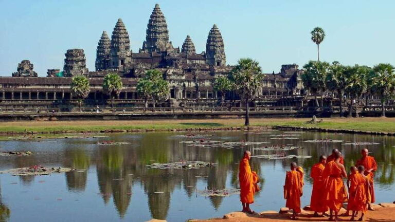 Angkor Wat: 2-Day Sunrise and Floating Village Tour - Who Will Enjoy This Tour?