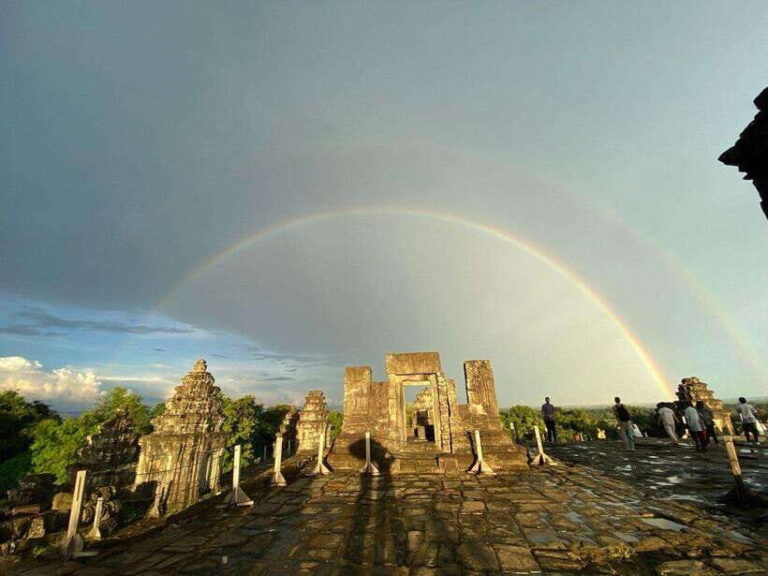 Angkor Wat, Angkor Thom, and Ta Prohm Day Trip with Sunset - The First Stop: Angkor Thom and Its Attractions