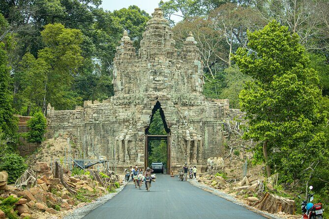 Angkor Wat Sunrise Private Guided Tour - Inclusive Breakfast - Deep Dive into the Itinerary