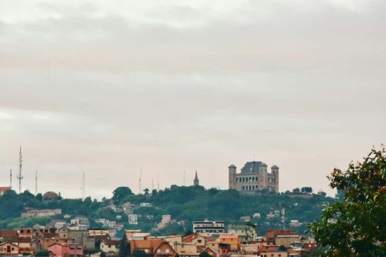 Antananarivo: Visit to the Queen's Palace and panoramic view All Inclusive - Exploring Antananarivo’s Queen’s Palace: What You Can Expect