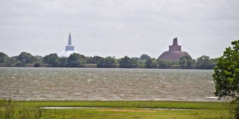 Anuradhapura & Aukana: Private Day Tour From Habarana - Exploring the Sacred Sites