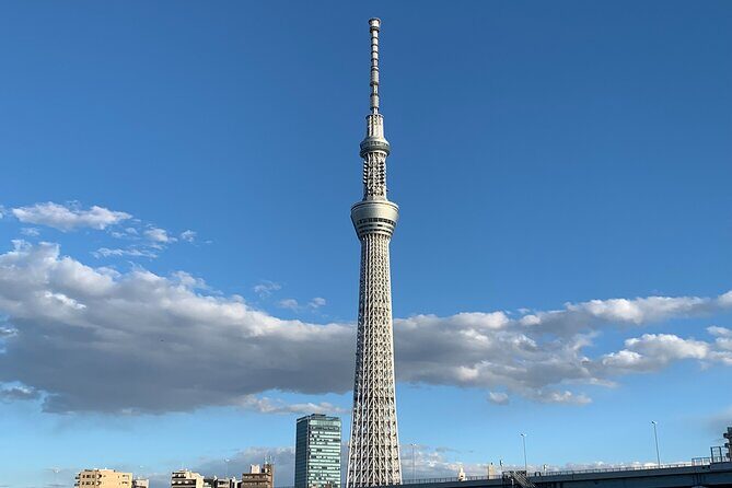 Asakusa: TOKYO SKYTREE exploration after history tour - Stop 3: Kaminarimon (Thunder Gate)