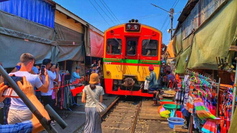 Bangkok: Damnoen Saduak and Mae Klong Train Markets - Why Travelers Love This Experience