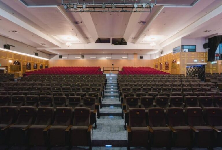 Bangkok: Golden Dome Cabaret Show Entry Ticket - What to Expect from the Golden Dome Cabaret Show