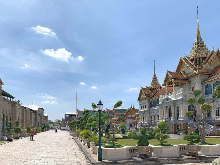 Bangkok: Grand Palace, Wat Pho & Wat Arun Tour in Italian - Practical Details and What to Expect