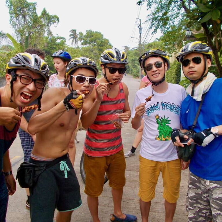 Bangkok: Green Oasis Guided Bike Tour with Boat Ride - The Park and Fish Feeding