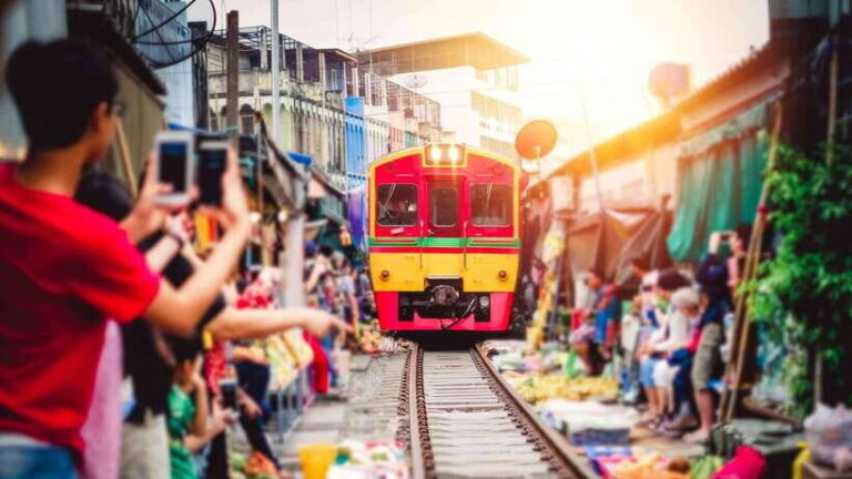 Bangkok: Join In tour to Train Market & floating Market - Who Will Love This Tour?