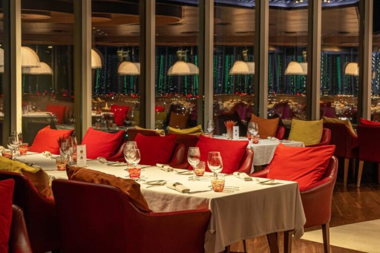 Bangkok: Red Sky Rooftop & Bar 56th Floor - Food and Drink: A Fusion of Flavors and Fine Craftsmanship