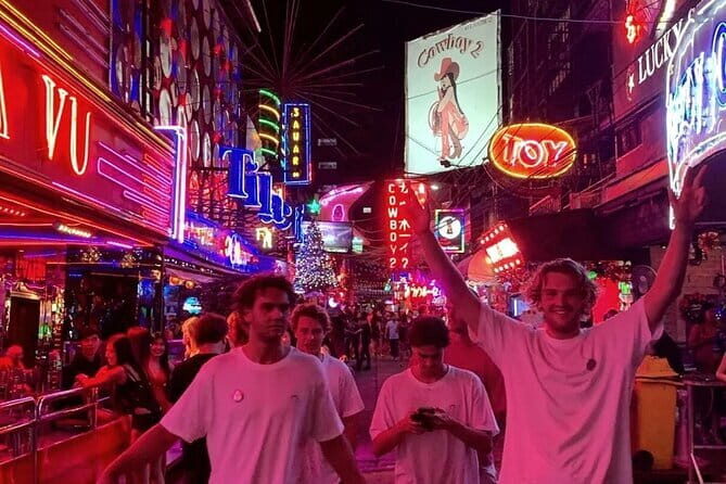 Bangkok: Rooftops, Clubs & Go Gos-Soi Cowboy, Nana Plaza, Soi 11 - Enjoying a Classic British Pub at The Penny Black Asoke