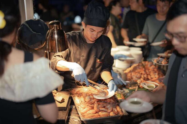 Bangkok: The Planet Chao Phraya River Dinner Cruise - The Experience — What Works and What Could Improve