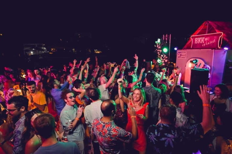 Bangkok's Best Party Boat - The Itinerary and What to Expect