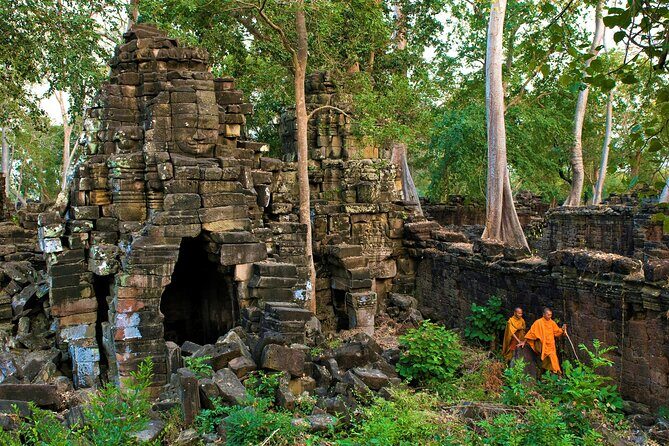 Banteay Chhmar Temple & Silk Farm Private Day Trip from Siem Reap - Detailed Breakdown of the Itinerary