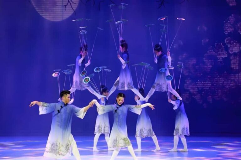 Beijing Acrobatcis Show + Hot Pot Or Local Cuisine Dinner - Who Will Love This Tour?