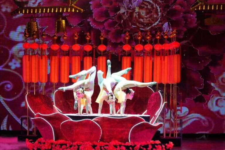Beijing: Red Theatre Acrobatics show viewing Chinese culture - What to Expect at the Red Theatre