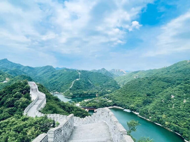Beijing:Mutianyu/Badaling Great Wall Tour with VIP Fast Pass - Itinerary Breakdown and What You Can Expect
