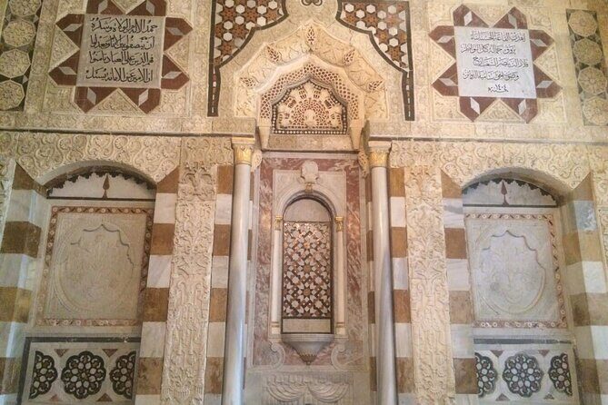 Beirut to Beiteddine and Deir El Qamar: Daily Tours with Lunch - Exploring Deir El Qamar and Its Historic Streets