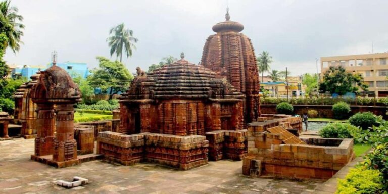 Bhubaneswar: Temples and Puri Private Day Tour - Transportation, Timing, and Group Size
