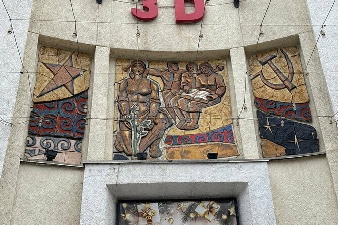 Bishkek : USSR History , Soviet Architects , Statues & Mosaics - Authenticity and Authentic Experiences