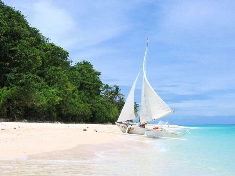 Boracay: Private Traditional Bamboo Boat Sailing Tour - The Itinerary: What to Expect
